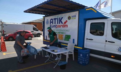 Selçuklu Belediyesinin Mobil Atık Kumbara Aracı semt pazarlarında