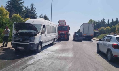 Servis minibüsünde yangın çıktı
