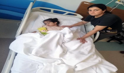 Site bahçesinde oynayan Meliha, sırtına isabet eden yorgun mermi ile vuruldu