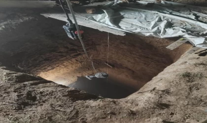 Siyanür tespit edilen kuyuya define aramak için girmişler