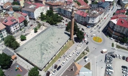 Tarihi minarenin kayıp yazıları ’bisküviden’ çıktı