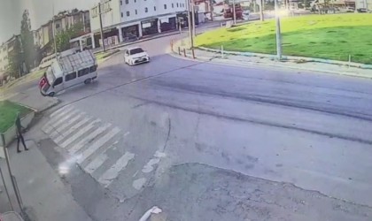 Tarım işçilerini taşıyan minibüs devrildi: 13 yaralı