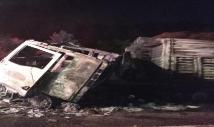 Tarsusta otoyolda 2 tır yandı