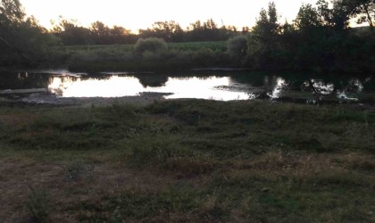 Tatil için Türkiyeye gelen Suriyeli genç gölette boğuldu