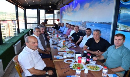 Tatvanda tayini çıkan müftü ve komutanlar için veda yemeği