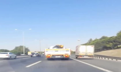 TEM Otoyolu’nda tartıştığı kamyonetliyi bariyere sürükledi