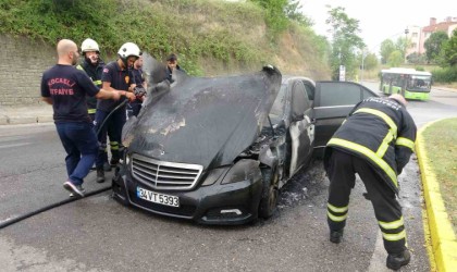 Test sürüşüne çıkardığı lüks otomobil alev alev yandı