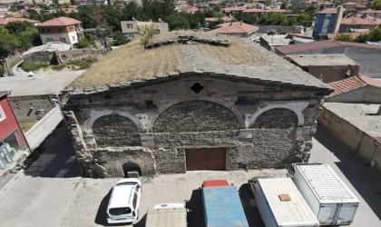 Tomarzadaki Tarihi Ermeni Kilisesi Bakım Bekliyor