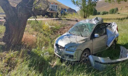 Trafik kazasında bebek hayatını kaybetti, aynı aileden 3 kişi ağır yaralandı