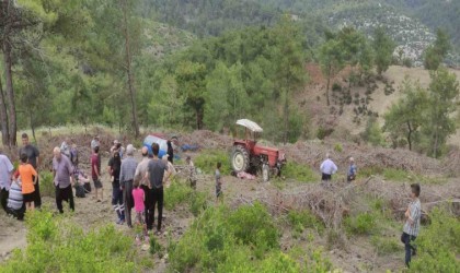 Traktör devrildi, sürücü hayatını kaybetti