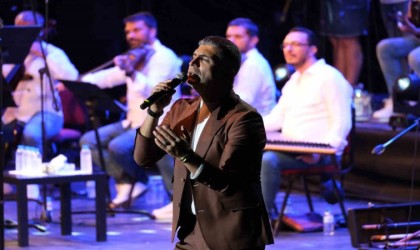 Uluslararası Bursa Festivalinde Özcan Deniz coşkusu