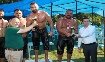 Ünyede pehlivanlar er meydanına çıktı