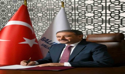 Vali Hasan Şıldak vatandaşları bayraklarıyla meydanlara çağırdı