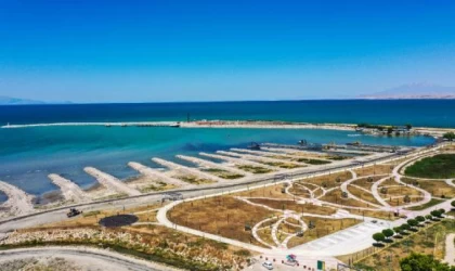 Van Gölü’nden 1 milyon 110 bin metreküp dip çamuru çıkarıldı