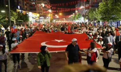 Van’da ’15 Temmuz Demokrasi Yürüyüşü’