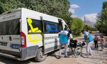 Vanda engelli vatandaşlara tekerlekli sandalye ve medikal malzemesi desteği