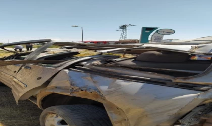 Van’da hafif ticari araç takla attı: 2’si ağır 4 yaralı