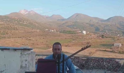 Yerel sanatçı Erciyeste kurda kuşa konser verdi