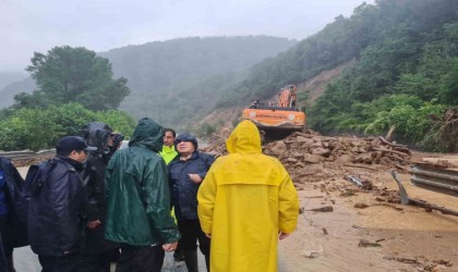Zonguldak-Ereğli Karayolu heyelanlar nedeniyle trafiğe kapatıldı