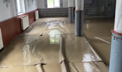 Zonguldakta cami sular altında kaldı