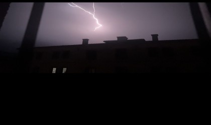 Zonguldakta şimşekler geceyi aydınlattı