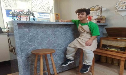 1.35 boyundaki Halim boyundan büyük işler yapıyor