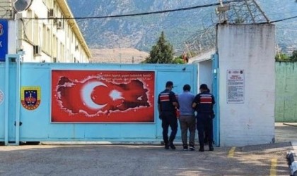 25 yıldan fazla hapis cezası bulunuyordu, jandarmadan kaçamadı