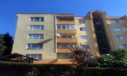 4’üncü katın balkonundan düşen çocuk, ağır yaralandı