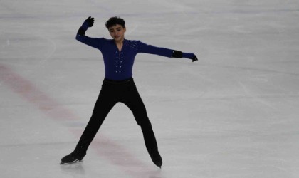 5 yaşında başladığı artistik buz pateni sporunda tüm imkansızlıklara rağmen başarıya koşuyor