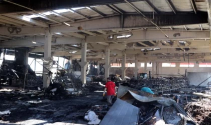 6 saatte söndürülen yangında, fabrika kullanılamaz hale geldi