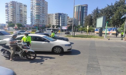 Adanada trafik ekiplerinden yaya uyarası