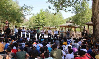 Akşehirde çocuklar Yaz Kapanış Şenliğinde doyasıya eğlendi