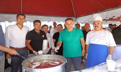 Alanya Belediyesi 5 bin kişilik aşure dağıttı