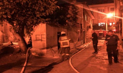 Alevler teslim olan ev kullanılmaz hale geldi