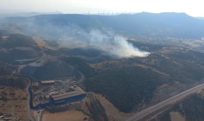 Aliağada makilik yangınına havadan ve karadan müdahale sürüyor