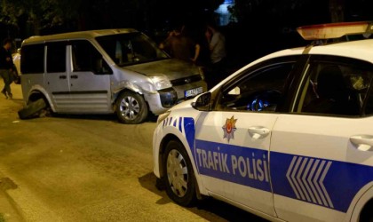 Alkollü sürücü ortalığı birbirine kattı, park halindeki 4 araca çarparak durabildi