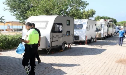 Antalya’da denize sıfır karavanlar tahliye edildi