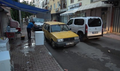 Araba siperli silahlı çatışmadan çıkan mermi dükkanının önünde duran spotçuyu kalbinden vurdu