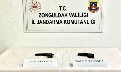 Arama yapılan araçtan 2 adet ruhsatsız tabanca çıktı