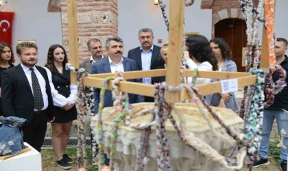 Atık kumaşlar kıyafete dönüştü