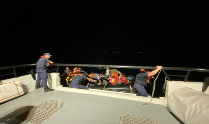 Ayvacık açıklarında Yunan unsurlarınca ölüme terk edilen 36 kaçak göçmen kurtarıldı