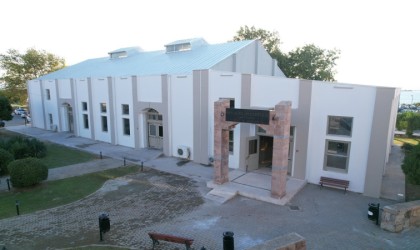 Ayvalıkta İsmet İnönü Kültür Merkezi yeni yüzüyle hizmete girdi