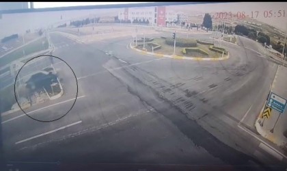 Baba ve oğlunu ayıran feci kaza güvenlik kamerasına böyle yansıdı