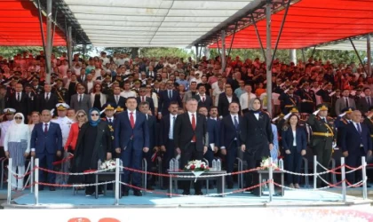 Bakan Bak: Hiç kimse, bu millete asla diz çöktüremeyecek