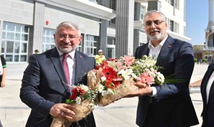 Bakan Işıkhan, Çorum Belediye Başkanı Aşgını ziyaret etti