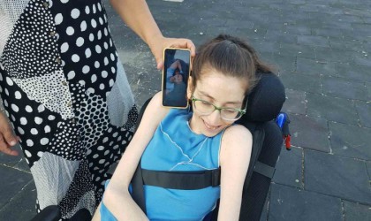 Bedensel engelli kadının hayali, şarkılarını severek dinlediği sanatçı ile görüşebilmek