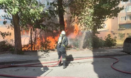 Boş evde çıkan yangın, söndürüldü