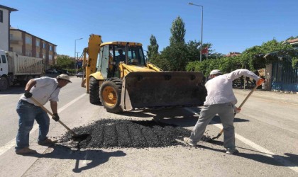 Bünyanda bozuk yollar düzenleniyor