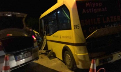 Bursada belediye otobüsüyle otomobil çarpıştı: 2 ölü
