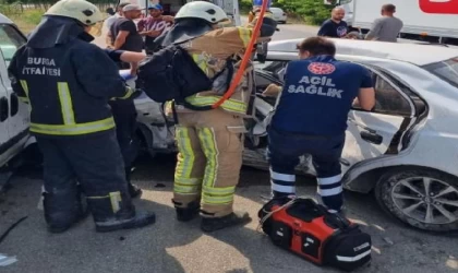 Bursa’da hafif ticari araç ile çarpışan otomobildeki karı- koca öldü, 1 yaralı